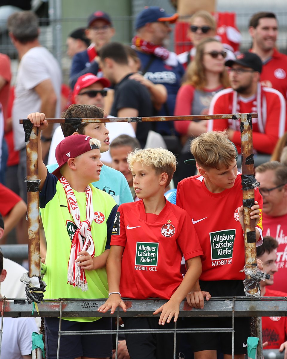 Rote_Teufel's tweet photo. Nochmal: DANKE für die Heimspiel-Atmosphäre am Sonntag in Koblenz, #Betze-Fans!
#FCK #RWKFCK #DFBPokal #GEWINNERBLEIBT https://t.co/nkZswGk7Xm