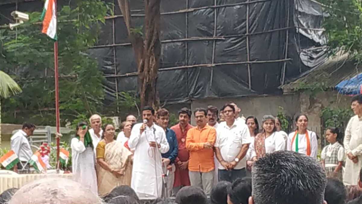 rajamaka's tweet image. Celebration of 77th 🇮🇳 Independence Day🇮🇳 at My Society , Byculla Mumbai Ward 210, with residents of the buildings. Sr. Citizen Mr. Achalchandji flur flag hosting, Byculla Vidhansabha Adhyaksh @Nitinbankar259 south Mumbai Sanghathan Mantri #RajeshMishra &amp;amp; many other Karyakarta &apos;s…