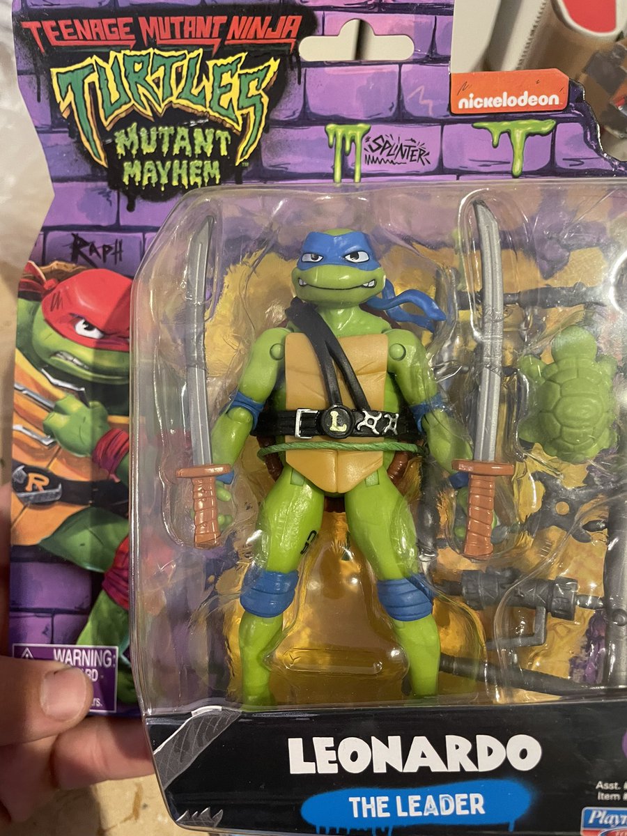 TMNTFansUK's tweet photo. I got my #MutantMayhem #Leonardo and he’s mounted on Raph’s card. Wondering how many of you have the same error? #TMNT #collectors #comics #playmates https://t.co/FUbIAZ4ESl