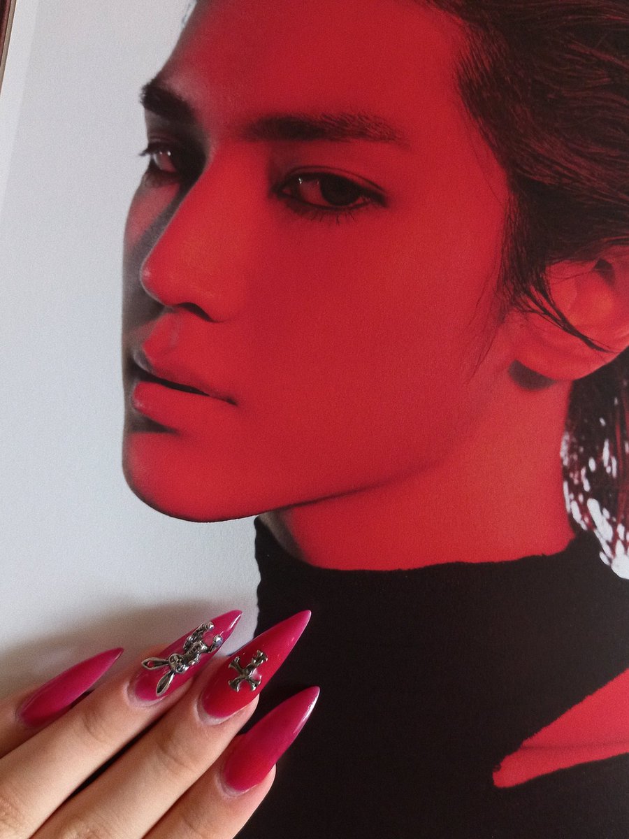 LEEholic r!na. tweet media