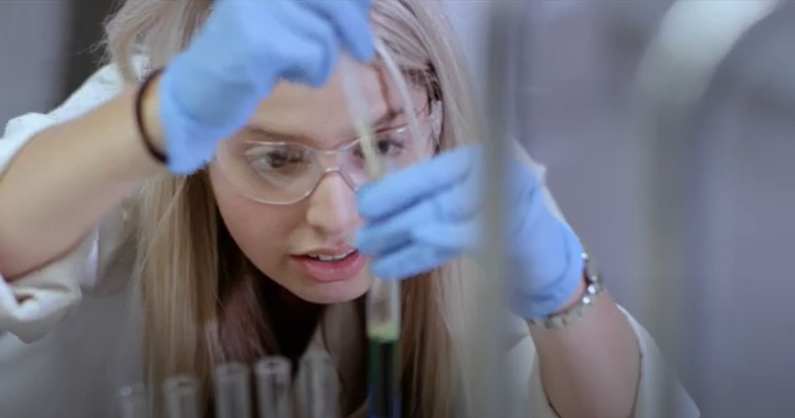 WiN_Australia's tweet photo. My interest in #chemical #science was sparked in high school - it just made sense to me! I also considered studying law, but after attending a university open day @RMIT, I knew my future was in #STEM.
#WomeninSTEM #APSCareers https://t.co/4wto5GBZcu