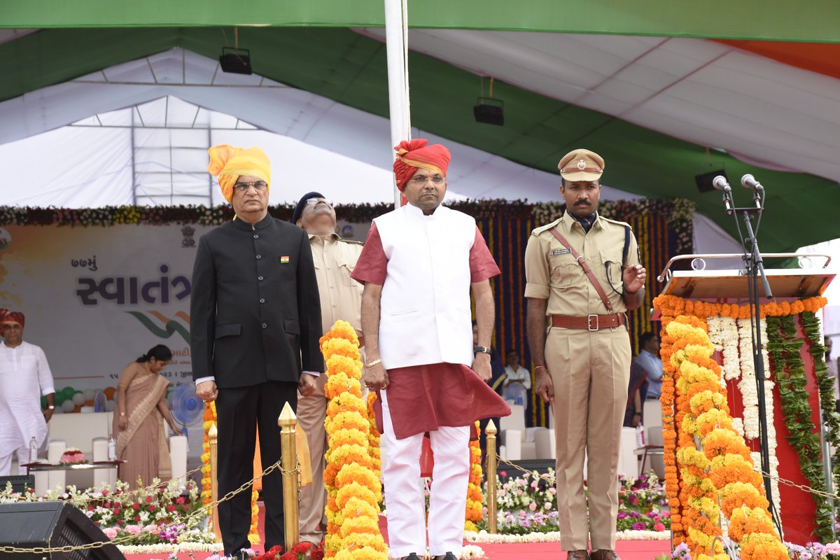 VyasAnchor's tweet photo. 77वां स्वतंत्रता दिवस
Gandhinagar district level celebration of Independence Day was celebrated with enthusiasm. Another joy was seen among the people.
#ProgramHost #merimittimeradesh #voicelove #gandhinagar
Gandhinagar administration.
Anchor Purvesh Vyas
8849151135. https://t.co/ALh24cXd0A