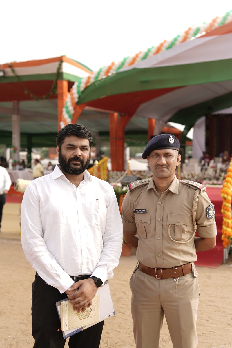 VyasAnchor's tweet photo. 77वां स्वतंत्रता दिवस
Gandhinagar district level celebration of Independence Day was celebrated with enthusiasm. Another joy was seen among the people.
#ProgramHost #merimittimeradesh #voicelove #gandhinagar
Gandhinagar administration.
Anchor Purvesh Vyas
8849151135. https://t.co/ALh24cXd0A