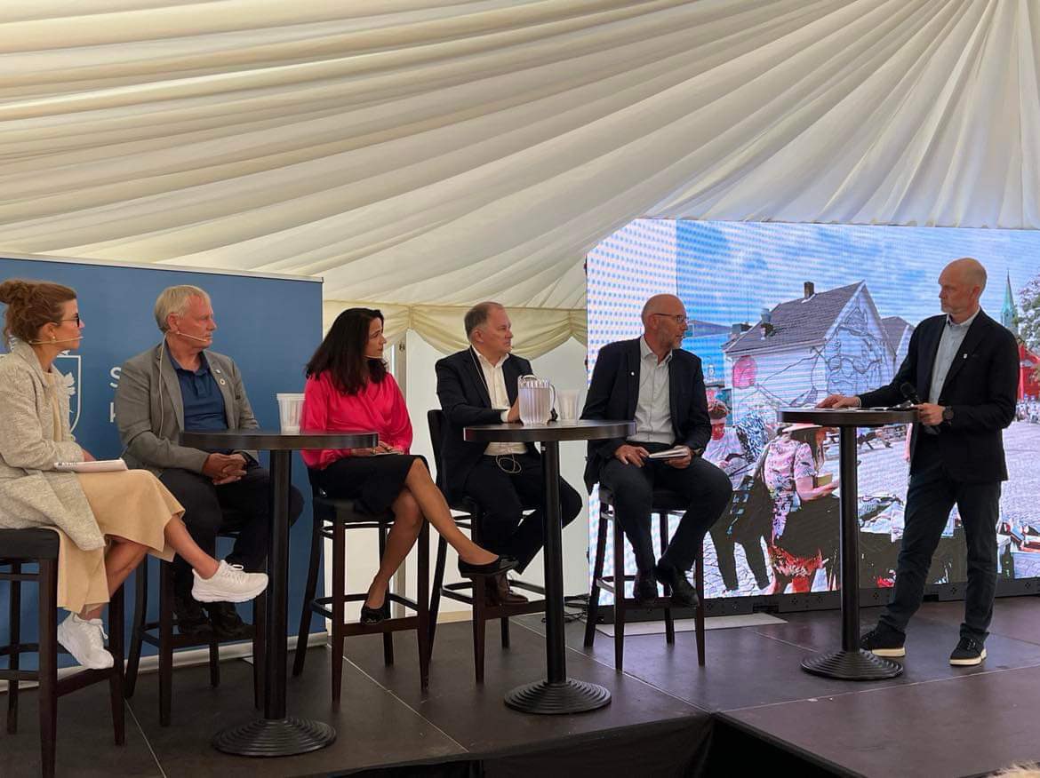 Tor Grande (@grande_tor) on Twitter photo Arendalsuka - Hvordan kan kommuner og universiteter samarbeide om sosial bærekraft?
Gode diskusjoner med erfaring fra Trondheim og Stavanger - viktig for nytt samfunnsoppdrag @ntnu <a href="/UniStavanger/">Universitetet i Stavanger</a> @Trondheim <a href="/kommunen/">Stavanger kommune</a> Arendalsuka - Hvordan kan kommuner og universiteter samarbeide om sosial bærekraft?
Gode diskusjoner med erfaring fra Trondheim og Stavanger - viktig for nytt samfunnsoppdrag @ntnu <a href="/UniStavanger/">Universitetet i Stavanger</a> @Trondheim <a href="/kommunen/">Stavanger kommune</a>