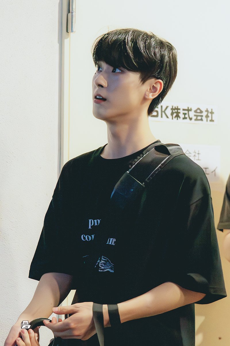 honjaarchiving's tweet photo. 230813 일본팬미팅 퇴근

인호만 있으면 내리던 비도 그치는 걸 보니 인호는 역시 천사임이 틀림없음💫

#team15 #팀15시 #15시 #blk #인호 #inho
🔗https://t.co/oPYCGfFvk5
https://t.co/6X7LLMyVj4
https://t.co/zog8qUV7Ng
https://t.co/fPe08I5DAl https://t.co/MOeRJiez6G