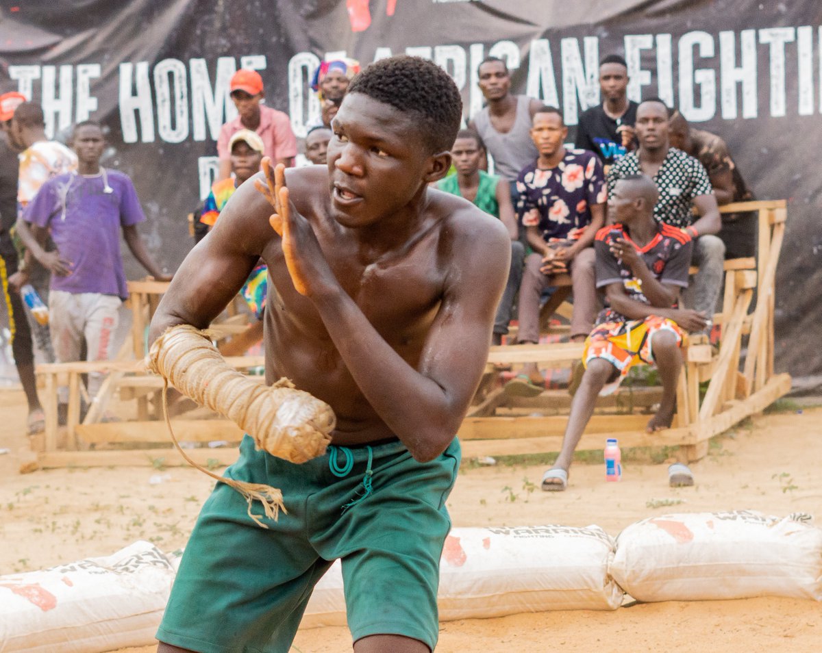 africanwfc's tweet image. #Dambe wrestlers wrap one hand with a cloth and then with a cord that is tied tightly on the arm.

The wrapped hand is used to hit the opponent until he falls to the ground or surrenders.
