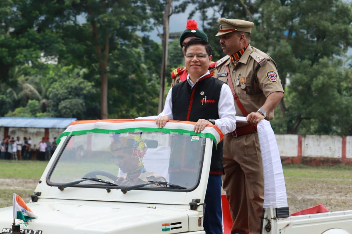 Laisam_Simai's tweet photo. Feeling immense privilege and honour to have hoisted National Flag at Setong Sena Outdoor Stadium Jairampur on the occasion of #IndependenceDay2023 
Let’s us all stand strong and united to build a better world.  
We also pay tribute to all freedom fighters and at the same time reaffirm our commitment to fulfilling our visions.