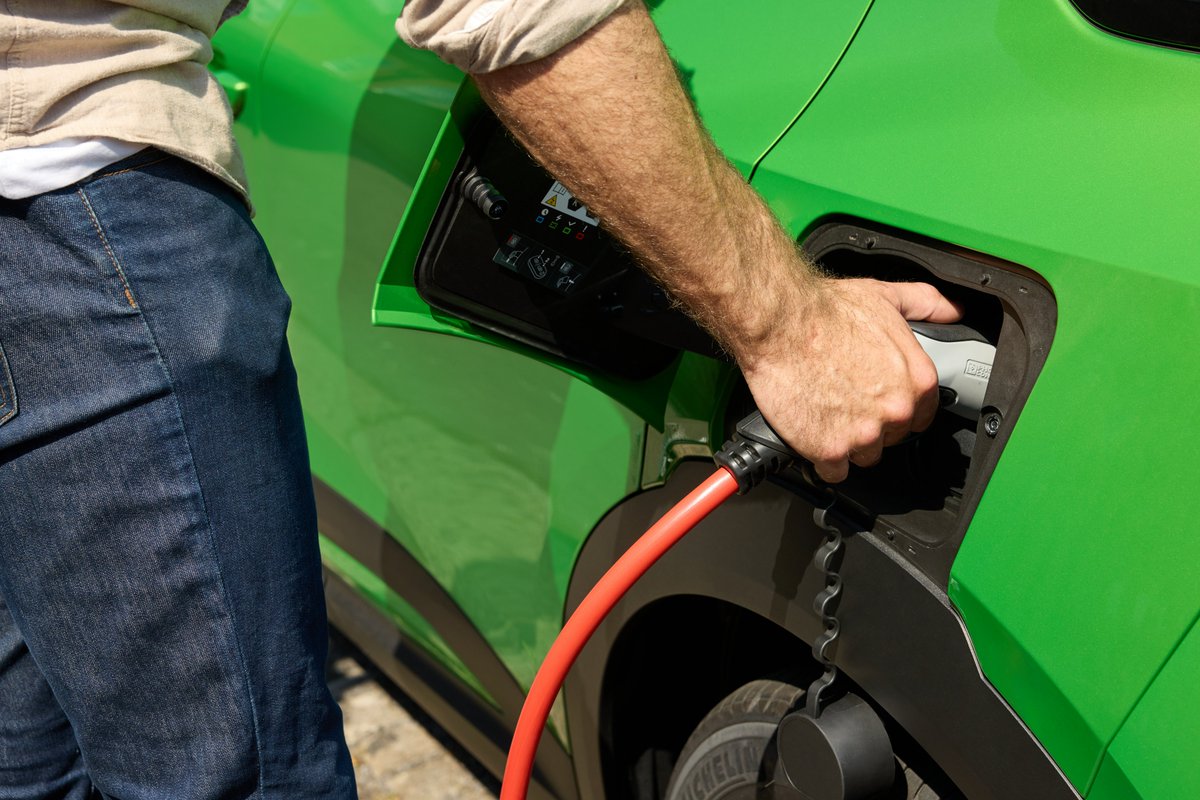 VauxhallPR's tweet photo. Visit https://t.co/jNF7ZvP5VC to find out more about the campaign and how we are #ElectrifyingBritain https://t.co/t825lmXpr8