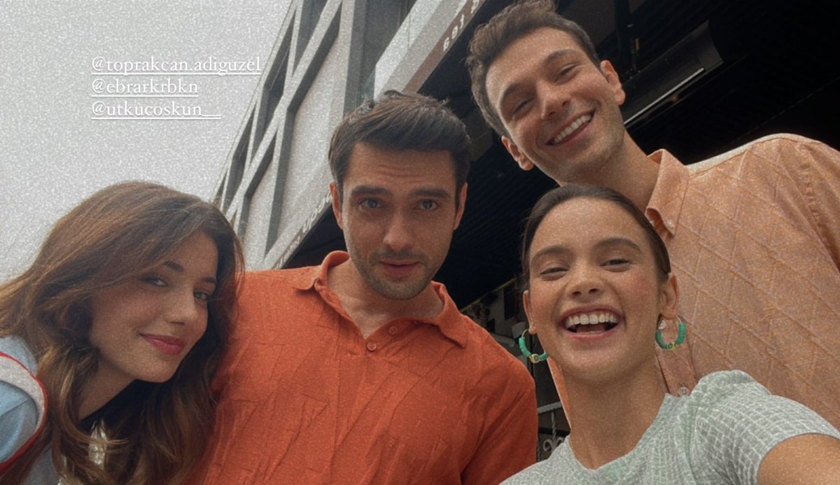 gunisiqii's tweet photo. Bekledigim Foto Geldi🤍🤗

 #SerraPirinç #EbrarKarabakan #ToprakCanAdıGüzel #UtkuCoskun 
@serrapirinc @utkucoskun__ @tprkcnadgzl #BenimGüzelAilem https://t.co/ST8d4APPfu