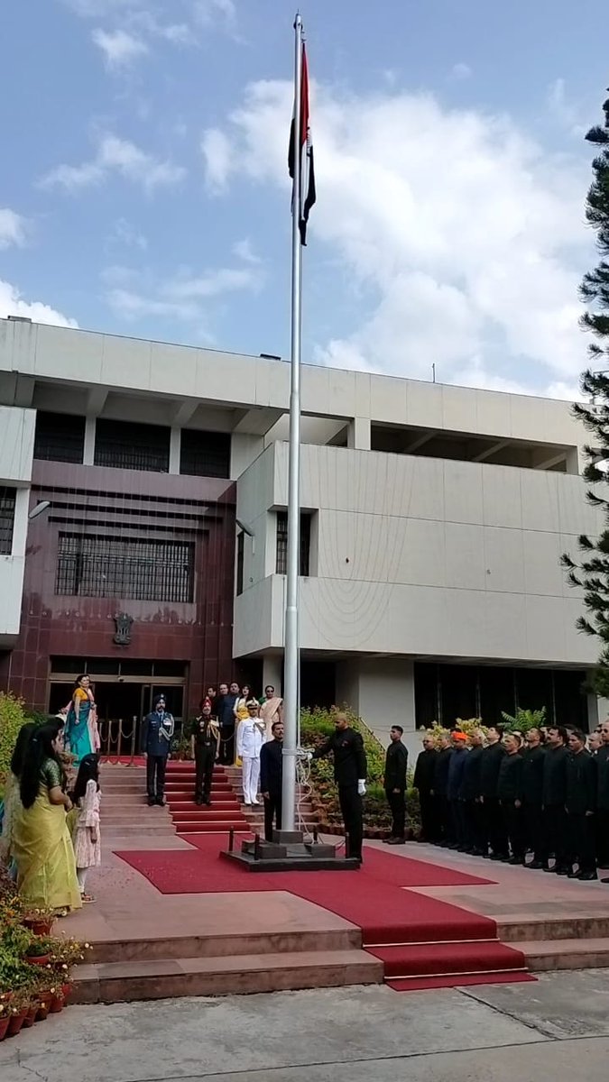 IndiainPakistan's tweet photo. Members of @IndiainPakistan celeberated #77thIndependence day with great fervour. They remembered the sacrifices of freedom fighters and pledged to make India a developed country by 2047.#MeriMaatiMeraDesh #AzadikaAmritMahotsav @MEAIndia @IndianDiplomacy https://t.co/lD8s68Qiey
