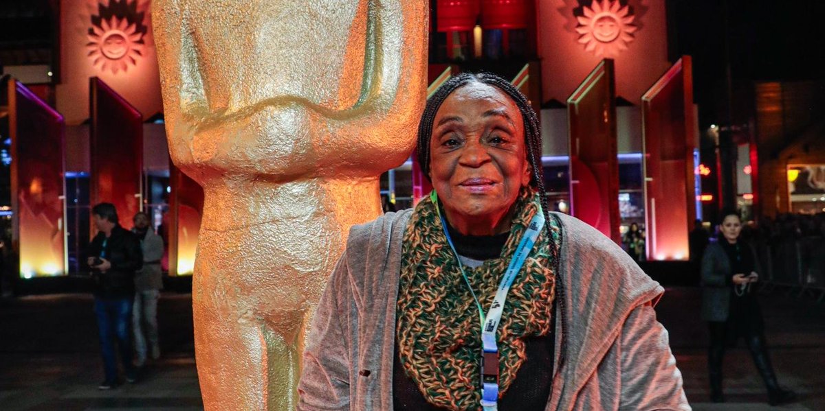 psiafro's tweet photo. Nos despedimos de Léa Garcia, aos seus 90 anos. Uma anciã, participante junto com Ruth de Souza, do Teatro Experimental do Negro, um dos movimentos de valorização da cultura cênica negra brasileira. Uma referência! Que faça boa passagem! | 📸: Foto: Cleiton Thiele. https://t.co/IuleToVT8n