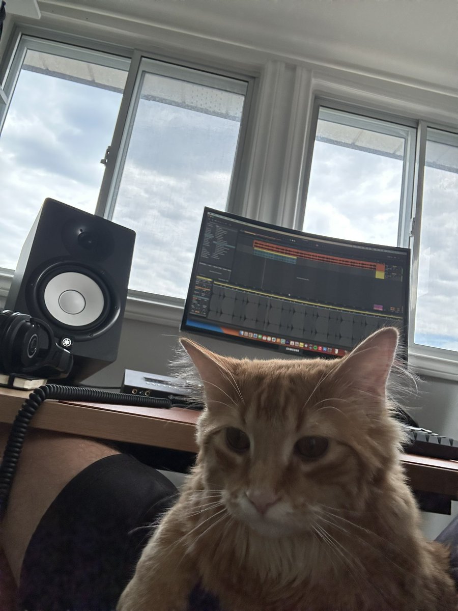 luke_gruntz's tweet photo. in the studio https://t.co/xR1blXNNs2