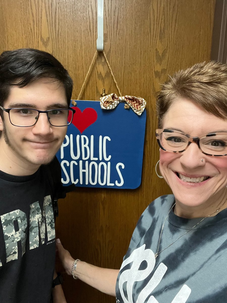 Imhere4Apolo's tweet image. My bubby &amp;amp; me for the first day of high schools! He’s a sophomore (HOW?!) and this is my 23rd yr w/ the district &amp;amp; 2nd w/ @LPS_ArtsFocus! #firstweekLPS