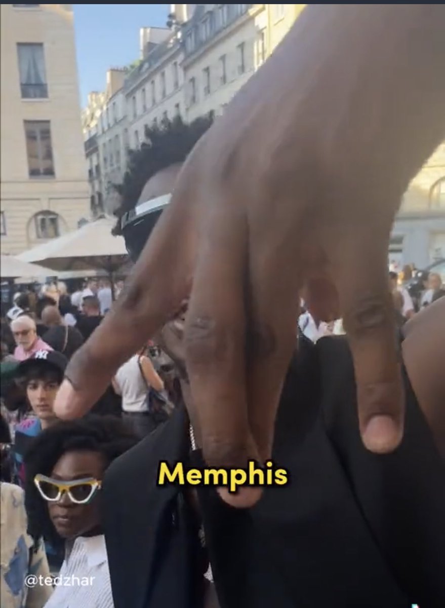 memgrizz's tweet photo. in case yall forgot. just a reminder 〽️ https://t.co/1Yr9WrD7N9