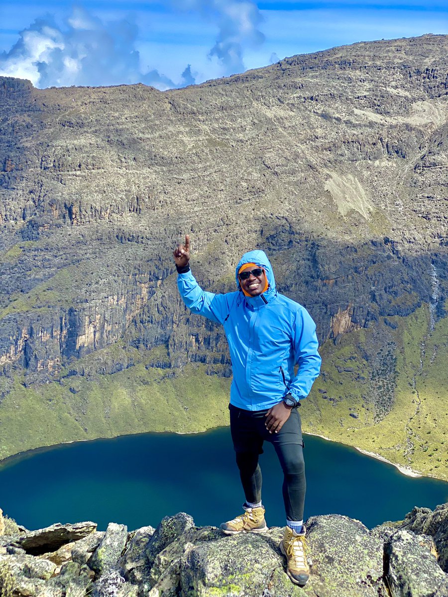 robertontrails's tweet image. The most important summit is returning home alive. Remember, the mountain is never going anywhere. You can always come back and try the summit push again. You can never conquer the mountain; you have only yourself to conquer. 💪🏾

#unlockyourmountain #conqueryourself