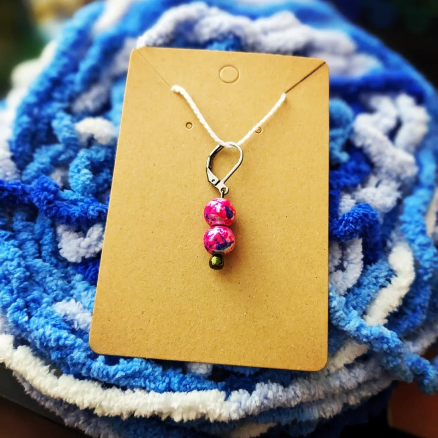 Made some more stitch markers yesterday. I really love these beads. Feel free to reach out if you'd like to purchase some!

#stitchmarkers #makersandcrafting #creating #fiber #fiberart #crochet #knitting #fiberlove #makingstuff #tuesdaymotivation