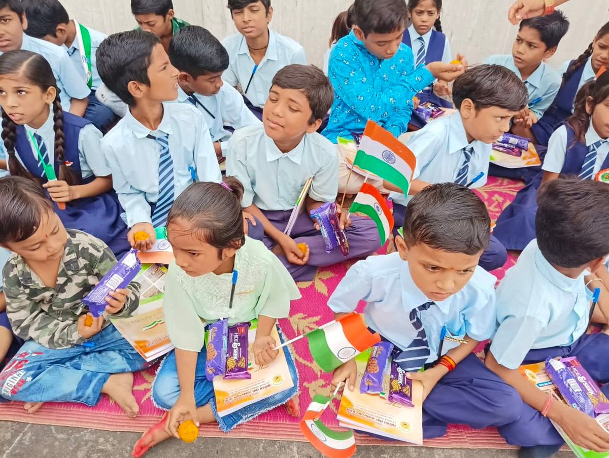 vswsindore's tweet image. Happy Independence Day 🇮🇳
 Today, on the occasion of Independence Day, VSWS commemorated the 77th anniversary of the Declaration of Independence with its students. 
#LetsDoGood #VSWS #VSWSIndore