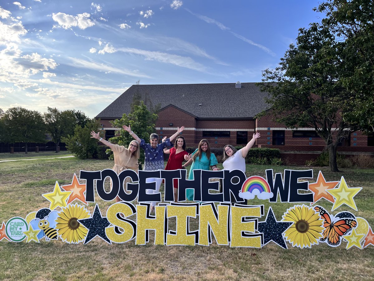 WaytoBeK3's tweet photo. We are SHINING BRIGHT โฆ@CCEColtsโฉ for the #CISDFirstDay ! Welcome Back Colts! https://t.co/DgVldjTZvX
