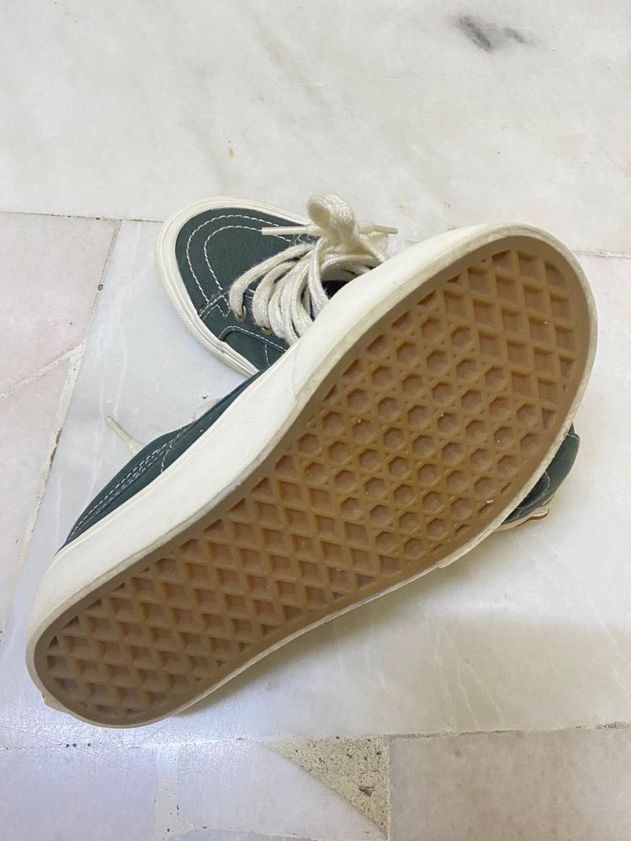 shahmingg's tweet photo. Hi guys,my wife ada nak letgo kasut VANS SK-8 REISSURE, saiz 3uk/35eur/22cm, condition 9/10, pakai 2-3 kali jer, nak let go RM180(nego till letgo)..authentic ya tapi box dah takde sbb dah buang..cod area klang valley,yg jauh boleh pos..apa2 boleh ws https://t.co/4jo2s0yBWv https://t.co/RvszznPh8m