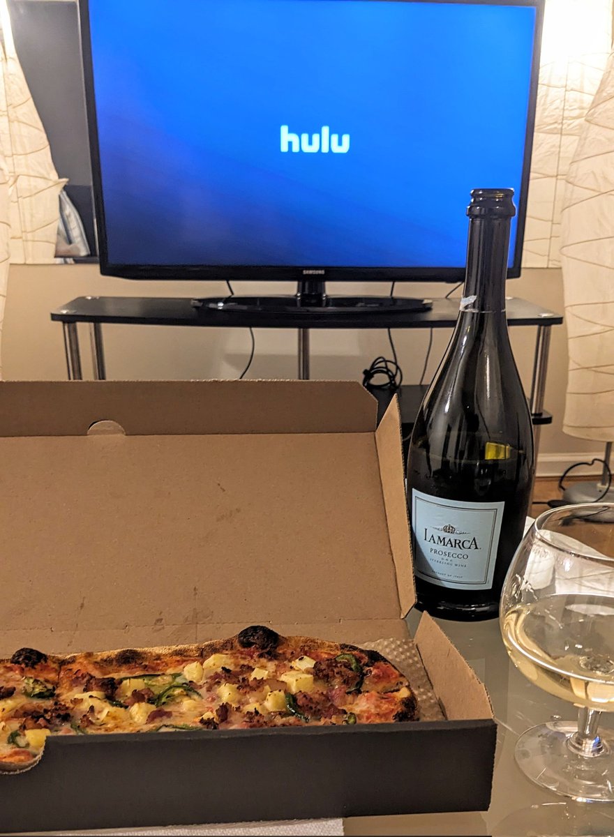 amac_ncheese's tweet photo. Day 91 of #100DaysOfSelfCare was celebrating how intense (but so smooth) the last few weeks have been selling the Cloud Casa 🥂
Day 92 called for fresh bagels, schmear, and paper plates. A girl still gotta eat!
Remember to eat and drink your water today! ❤️
#BabyCloudOnTheMove https://t.co/nooQDmc5eR