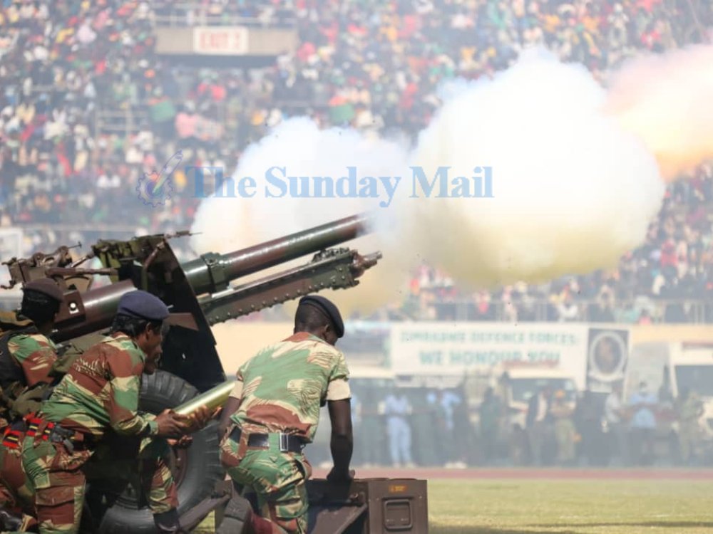 SundayMailZim's tweet image. #DefenceForcesDay2023

Zimbabwe Defence Forces (ZDF) displays at the National Sports Stadium on Tuesday
📸 Believe Nyakudjara