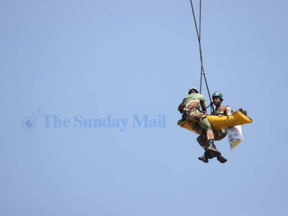 SundayMailZim's tweet image. #DefenceForcesDay2023

Zimbabwe Defence Forces (ZDF) displays at the National Sports Stadium on Tuesday
📸 Believe Nyakudjara
