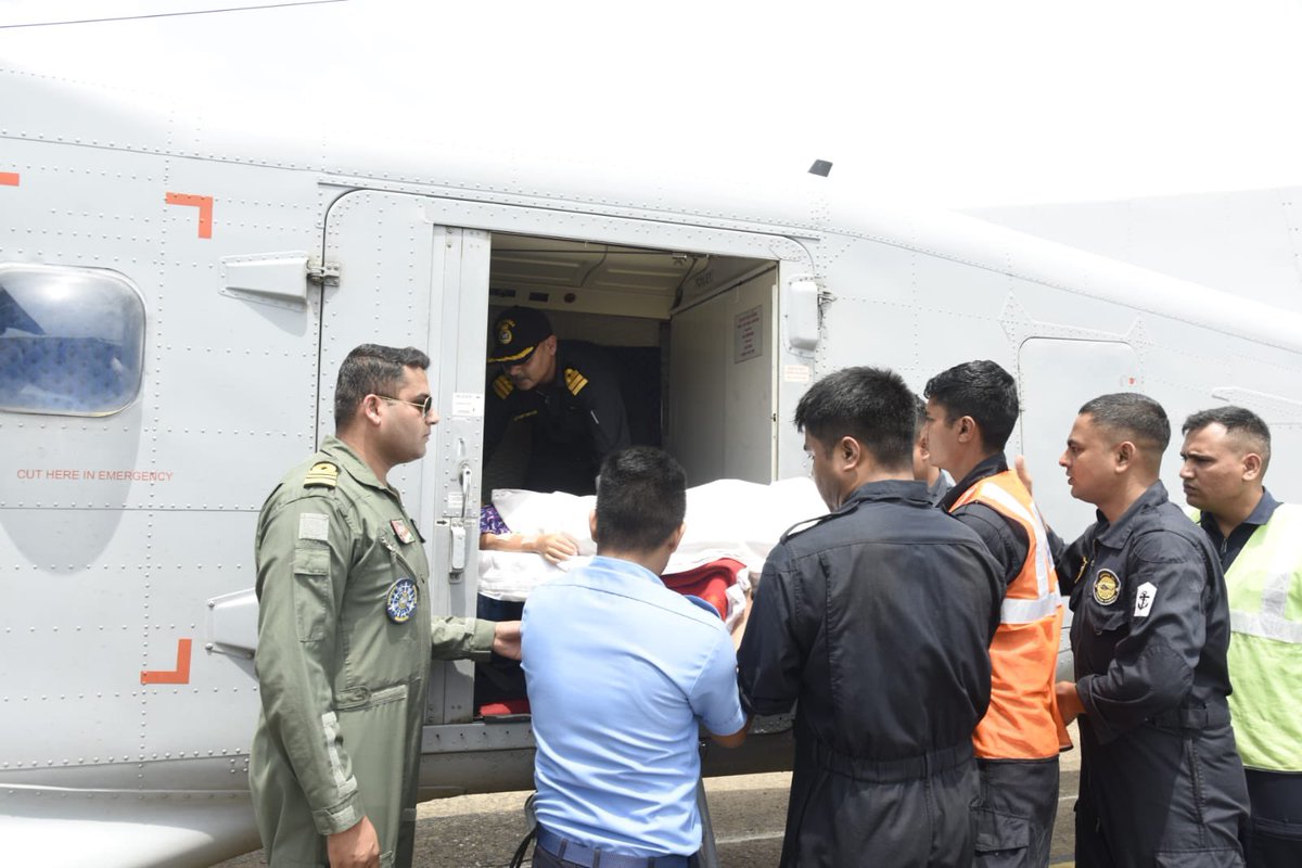 IN_GNA's tweet photo. #harkaamdeshkenaam 
#MeriMaatiMeraDesh 
On the eve of India's #77independenceday #INSHANSA #INAS310 airlifted one of the family members of our naval brethren, a critically ill patient, from Goa to Pune.

@Indiannavy @IN_WNC @DefPROMumbai @PIB_Panaji https://t.co/KHnwYHEHwe