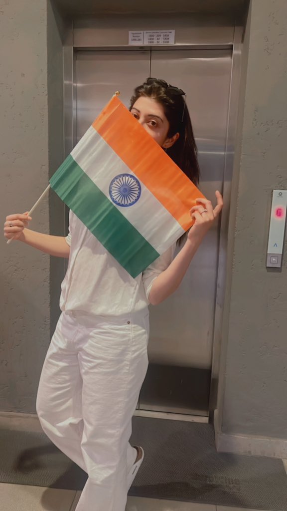 pranitasubhash's tweet photo. Happy Independence Day https://t.co/78ghm50aBY
