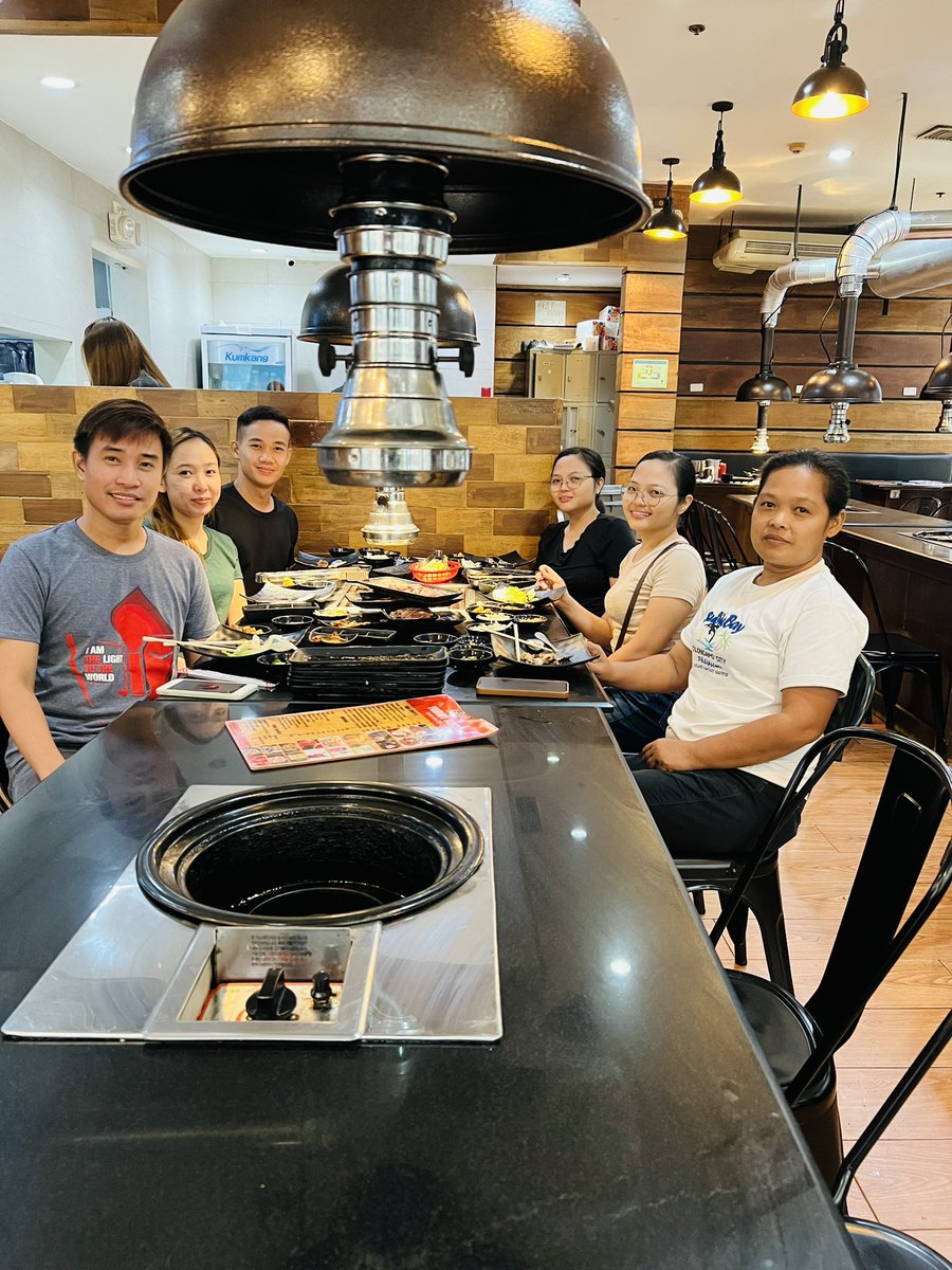 RoldanOcampo's tweet photo. Salamat sa libre. 😅
#cravings #cravingsatisfied #smcabanatuan #cabanatuan #samgy #food #happytummy #friends https://t.co/1O8M66uPkC
