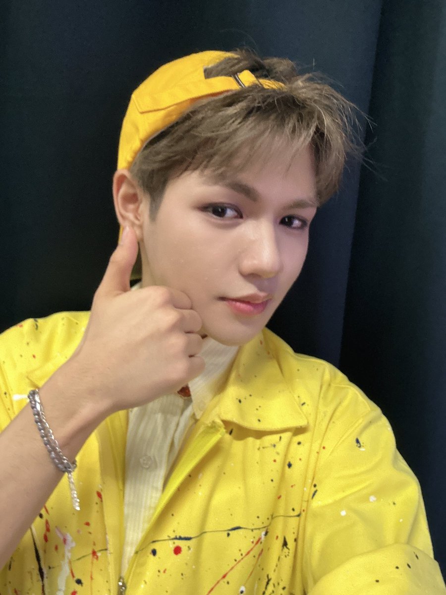 [🐱] It was our last show today and we learned a lot from you guys. We also learned a lot from our sunbaenims. We have built many happy memories. I hope you will miss us. Thank you soo much!!!

#HORI7ON #호라이즌 #KIM #킴