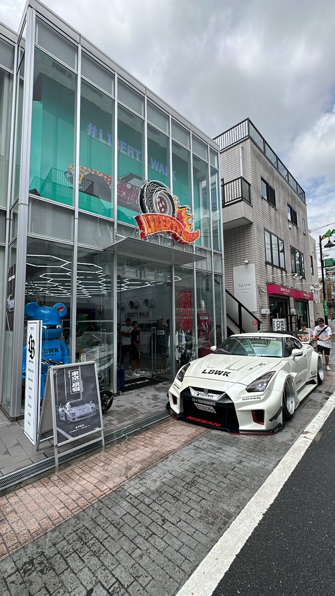 lbwk_chisaki's tweet photo. お盆休み中も東京原宿店たくさんのご来店ありがとうございます😊
明日も休まず営業しております✨
是非お立ち寄りください‼️

先行販売アイテムも揃えてます👍

https://t.co/rrJEJA20hk

#libertywalk #lbwk #リバティーウォーク https://t.co/WCedQHuVvz