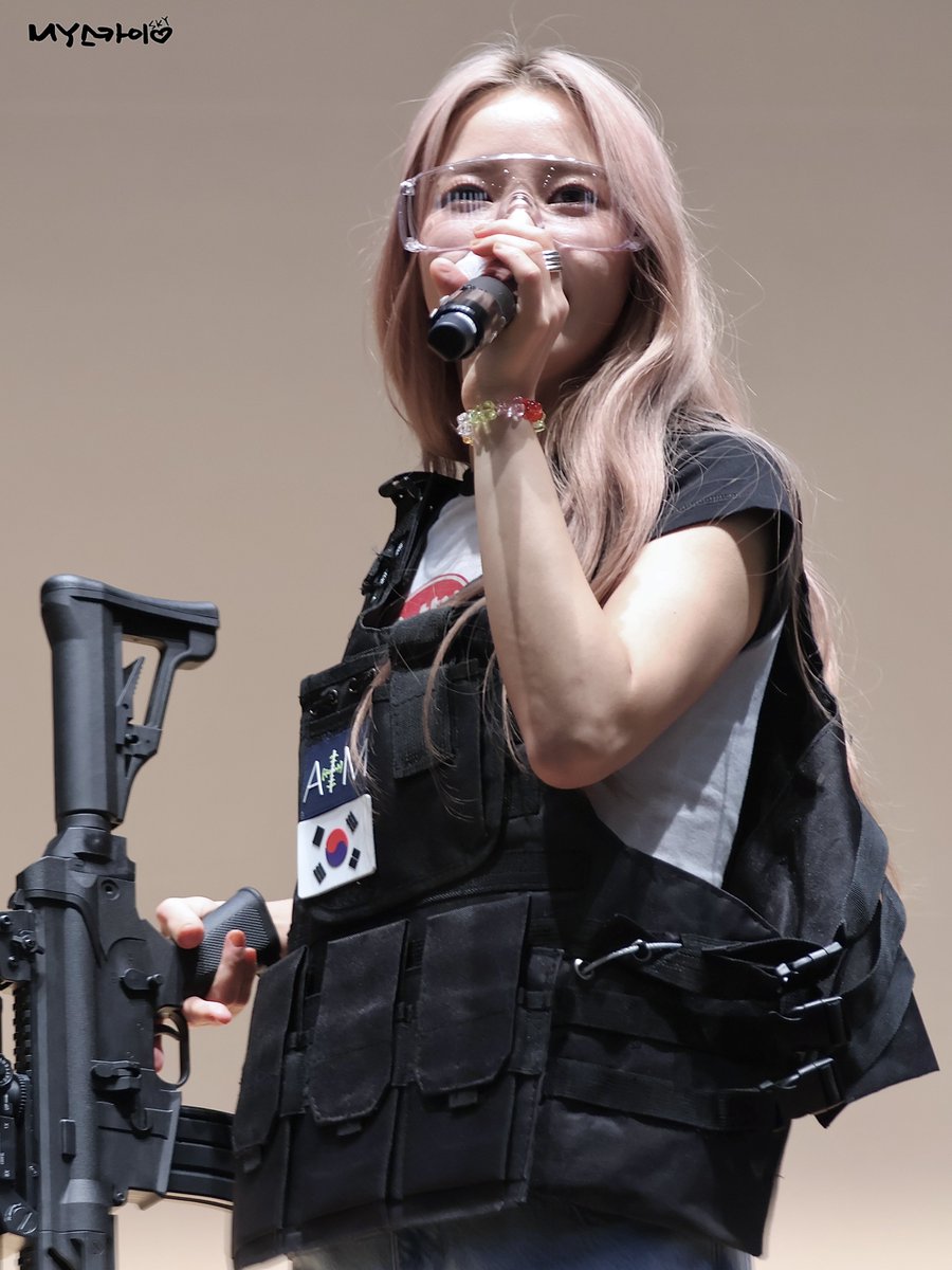 20230815

마마무 플러스
Mamamoo+

솔라 Solar
🔫🔫💕

와이글로벌뮤직 대면 팬사인회
Y Global Fansign

#마마무 #마마무플러스 #솔라 #Mamamoo #MamamooPlus #Solar