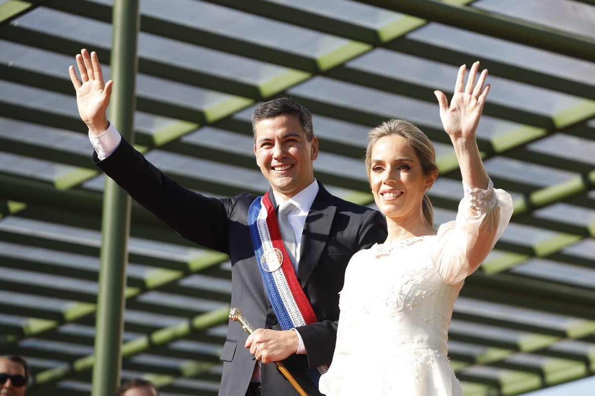 Horacio_Cartes's tweet photo. Mis mejores deseos a nuestro presidente @SantiPenap y a nuestro vicepresidente @AllianaPedro. Desde la ANR tendrán todo nuestro apoyo para que cumplan con la misión de servir al país, que es la esencia de nuestro Partido. https://t.co/e5eQEO2ylp