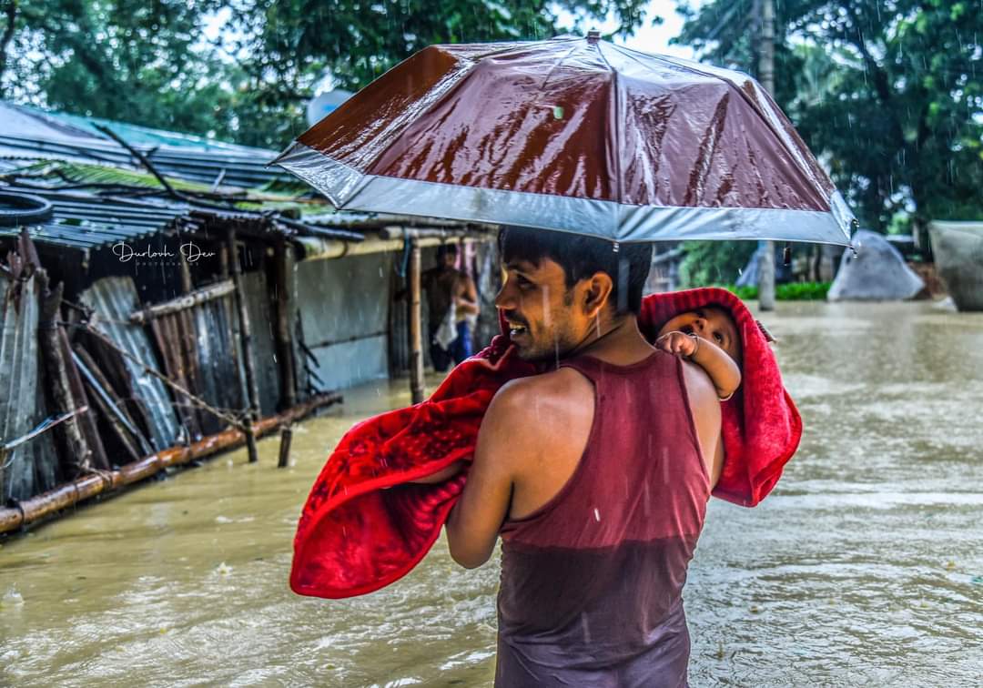 NayonSorkarBD's tweet image. The lives &amp;amp; future of 20M children in #Bangladesh are at risk due to #climatechange. Children want a safe &amp;amp; livable earth. 🌍

Heavy rain in #Chottogram, #CoxsBazar &amp;amp; #Bandarban district have caused extensive damage due to #floods.

#ChottogramFloods
#BangladeshAlreadySuffering