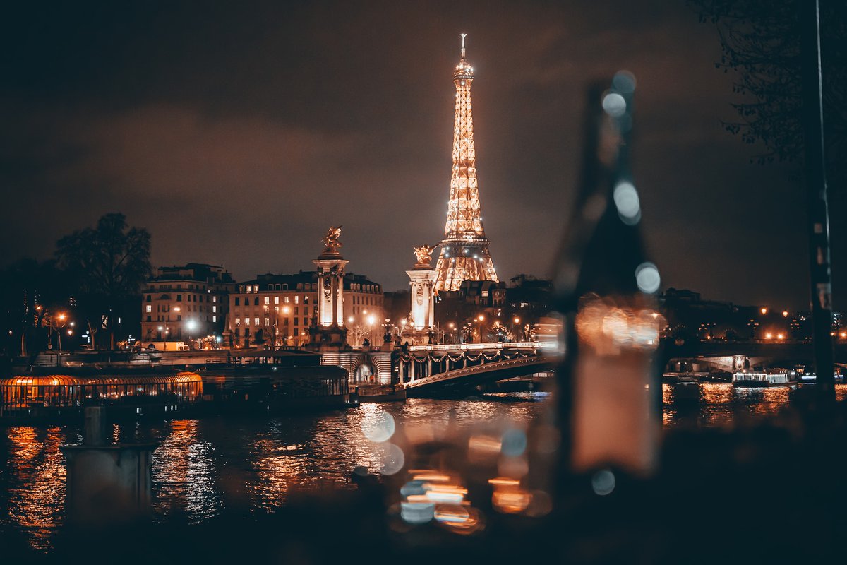 Sweet Parisian dreams...#Paris #eiffeltower #TuesdayFeeling #Travel #TuesdayVibe #architecture #TuesdayInspiration #France #tuesdaymotivations 📸 Mingrui He💖💞