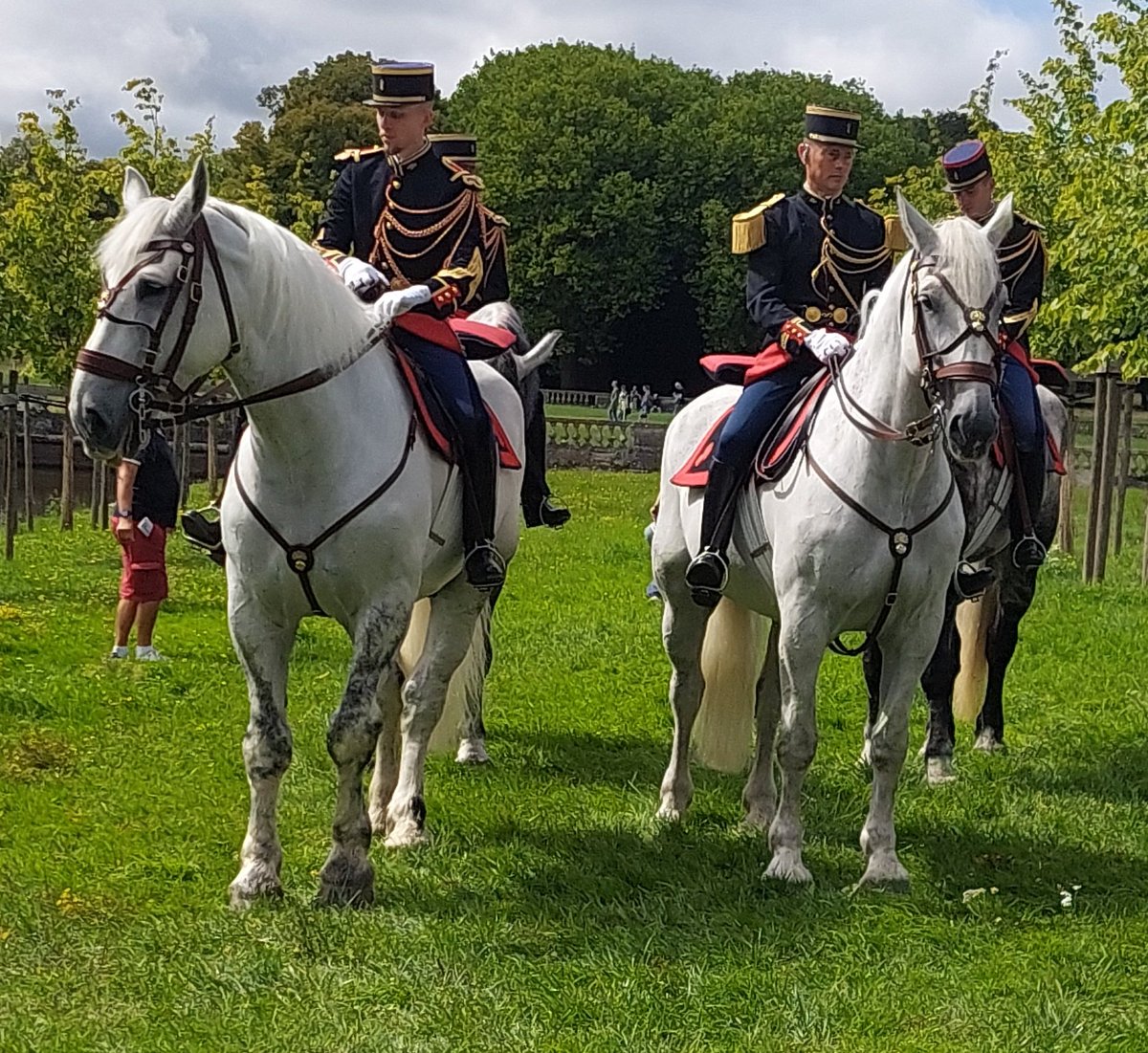 actu_perche's tweet photo. @Gendarmerie_028 La @GardeRepFR à la fête du cheval percheron à la Ferté-Vidame #LePerche https://t.co/2vcWDbndzh