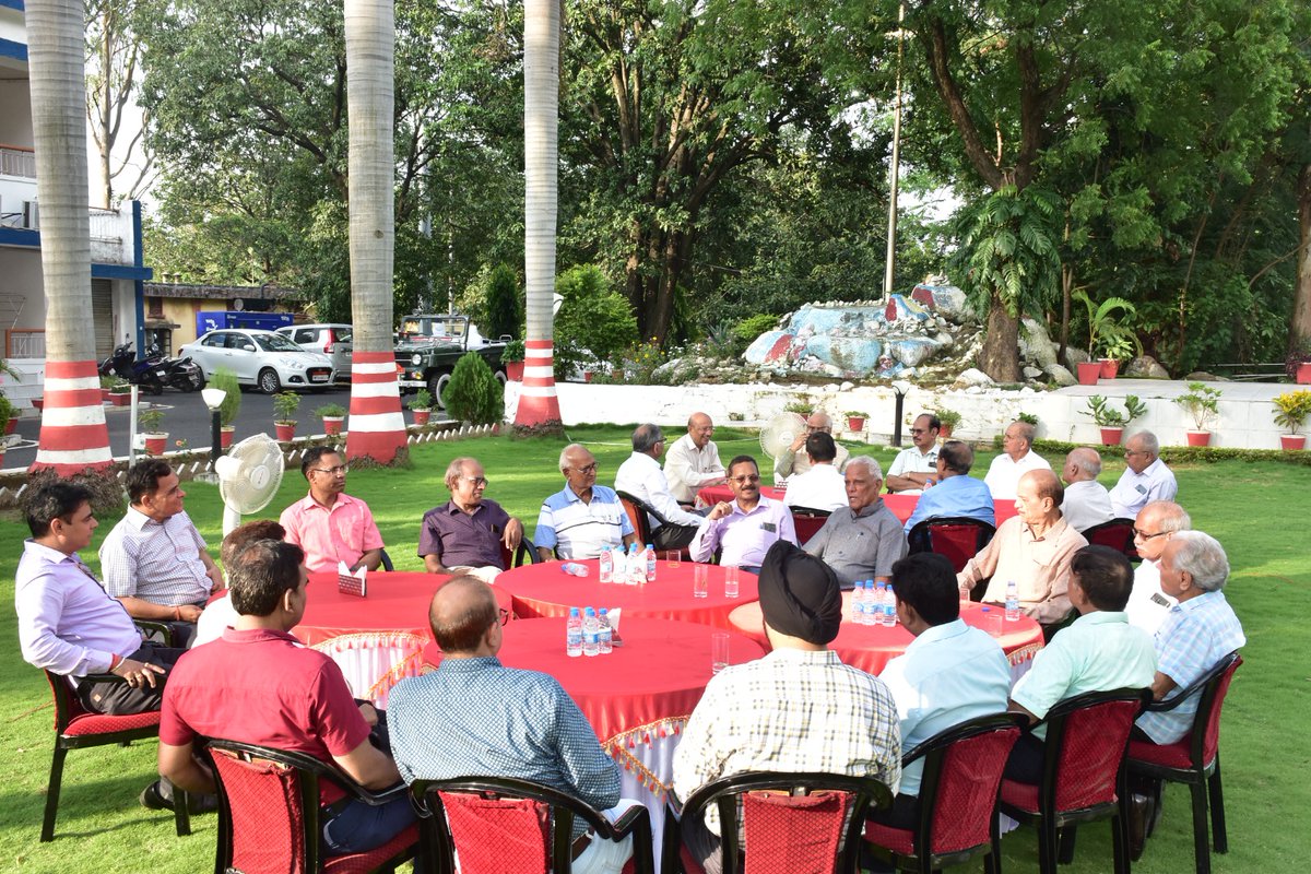 pro_vfj's tweet photo. #VFJ, a unit of #AVNL (Armoured Vehicles Nigam Ltd) hosted IOFS Officers (Rtd) settled in Jabalpur. Shri S K Bhola, Chief General Manager welcomed and shared future vision of #VFJ. It was pleasure to listen their experiences and suggestions. #Jonga was point of attraction.
#AVNL https://t.co/HySVQQWgKz