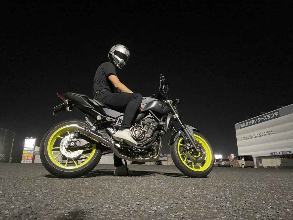 koi1021's tweet photo. 性別:男
年齢:36
身長:175
住み:千葉
愛車: MT07
一言:CB400sfから MT07へ乗り換え
気楽に声掛け下さい、ツーリング行きましょう✨#バイク　#ツーリング #mt07 
#大型バイク　#ツーリング仲間募集中
#Japan #moto #ストリートファイター 
#ヤマハ　#Yamaha https://t.co/yWoOPKBzs5