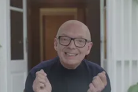 VSelskab's tweet image. Gå lige til sagen, når du formidler til et bredere publikum, siger @HelgeKvamDk, @dmjx-underviser og en af de formidlingseksperter, du kan møde på Formidlingsakademiet. Kurset starter igen til efteråret – ansøgningsfrist er 3/9!
Helge fortæller: youtu.be/N0ZliTGMB5M