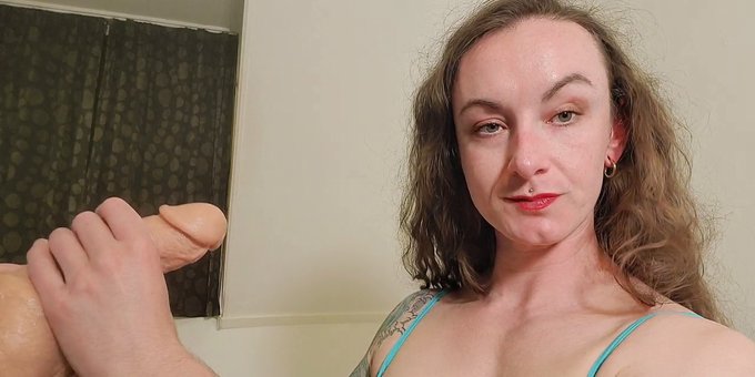 Daily updates, pics, videos and early access to my hottest videos on my fanclubs... Check the link in