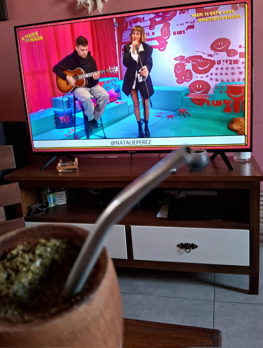 lefalipe's tweet photo. #nadiedicenada Holaaa loquitos!!! 
Casi finalizando licencia a fulll,con linda música. Bella @NataliePerez  Todas las mañanas con uds desde Uruguay https://t.co/XZ6vgnKFrg