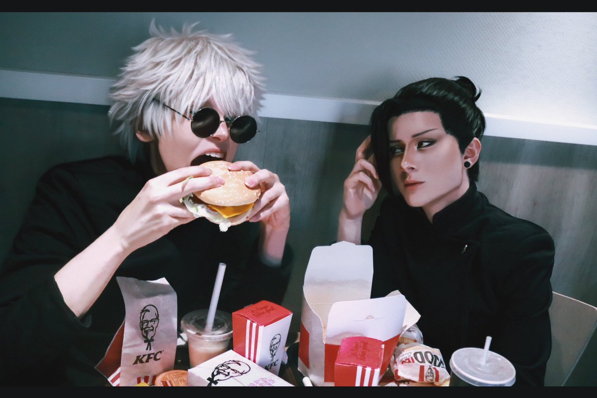 sammyscosplay's tweet photo. It’s finger licking good 🍗
Gojo by @taracosplays 
Geto by me
📸: @PegaProductions 
.
#Gojo #GojoSatoru #GetoSuguru #jjk #JujustuKaisen @kfc @Jujutsu_Kaisen_ #satosugu https://t.co/nrxRB5ztDe