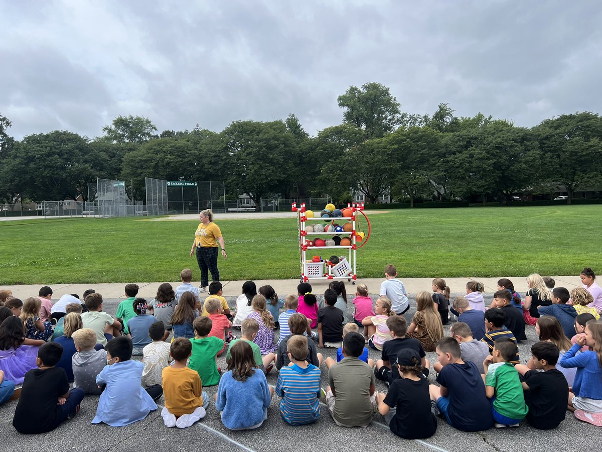 Wimmer3rd's tweet photo. Also learning about our recess procedures today! Thanks @MsS_counseling 🎉 https://t.co/ZbBaFxpkEJ