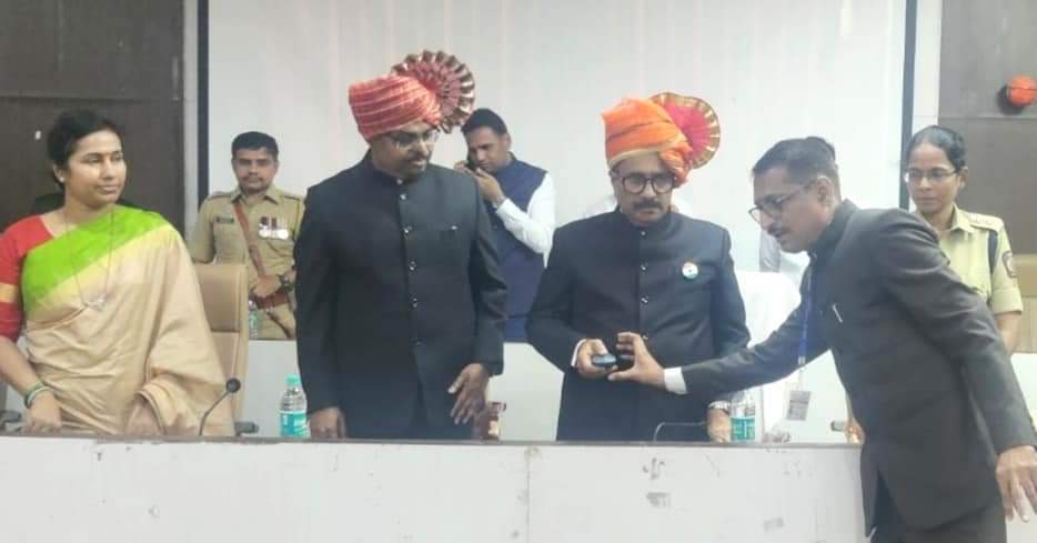 PotekarSunil's tweet photo. "परभणी जिल्हा प्राचीन ऐतिहासिक वारसा" आणि "वारसा शिल्प���ंपदेचा" या ग्रंथांच्या ई-बुकचे आज प्रकाशन.

परभणी जिल्ह्याच्या अधिकृत संकेतस्थळावरून https://t.co/ATTGGUWrJJ या लिंकवरून हे ई-बुक विनामूल्य पाहता येईल. https://t.co/DcHjVzpLeC