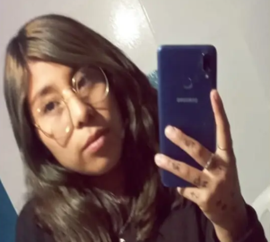 desaparecidaorg's tweet photo. Chiara Zahira Huailla tiene 13 años, desapareció el 14/8 en Humahuaca, provincia de Jujuy. Es delgada, altura 1,58. Vestía un canguro negro, pantalón jean con roturas y zapatillas blancas. Se hizo la denuncia. Avisar #URGENTE ☎ 388-6828607, o 911

#Humahuaca #Jujuy https://t.co/b102yCR2eT