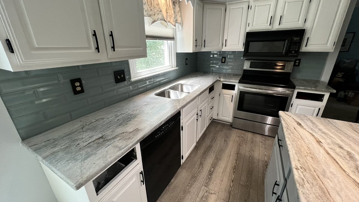GFgranitellc's tweet image. Blue Fantasy Leathered Quartzite was the perfect compliment to the blue backsplash in this kitchen!

#goodfellasgranite #kitcheninstall #kitchencountertops #quartzite #installation #contrast #trending