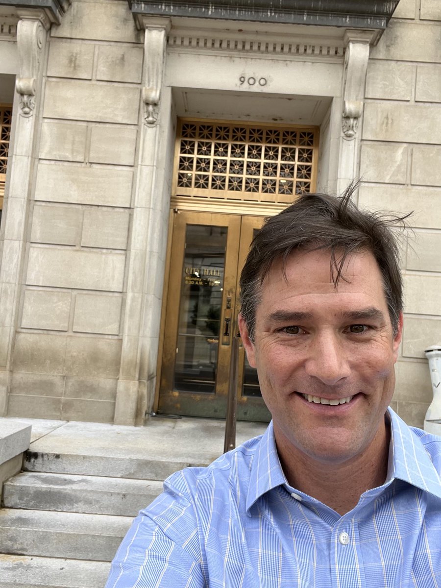 gvtpatrick_greg's tweet photo. It’s the best day of the year!! Like Christmas for localgov nerds. Happy to celebrate my first #cityhallselfie day with ⁦@lynchburggov⁩ https://t.co/9SHOGDMUkY