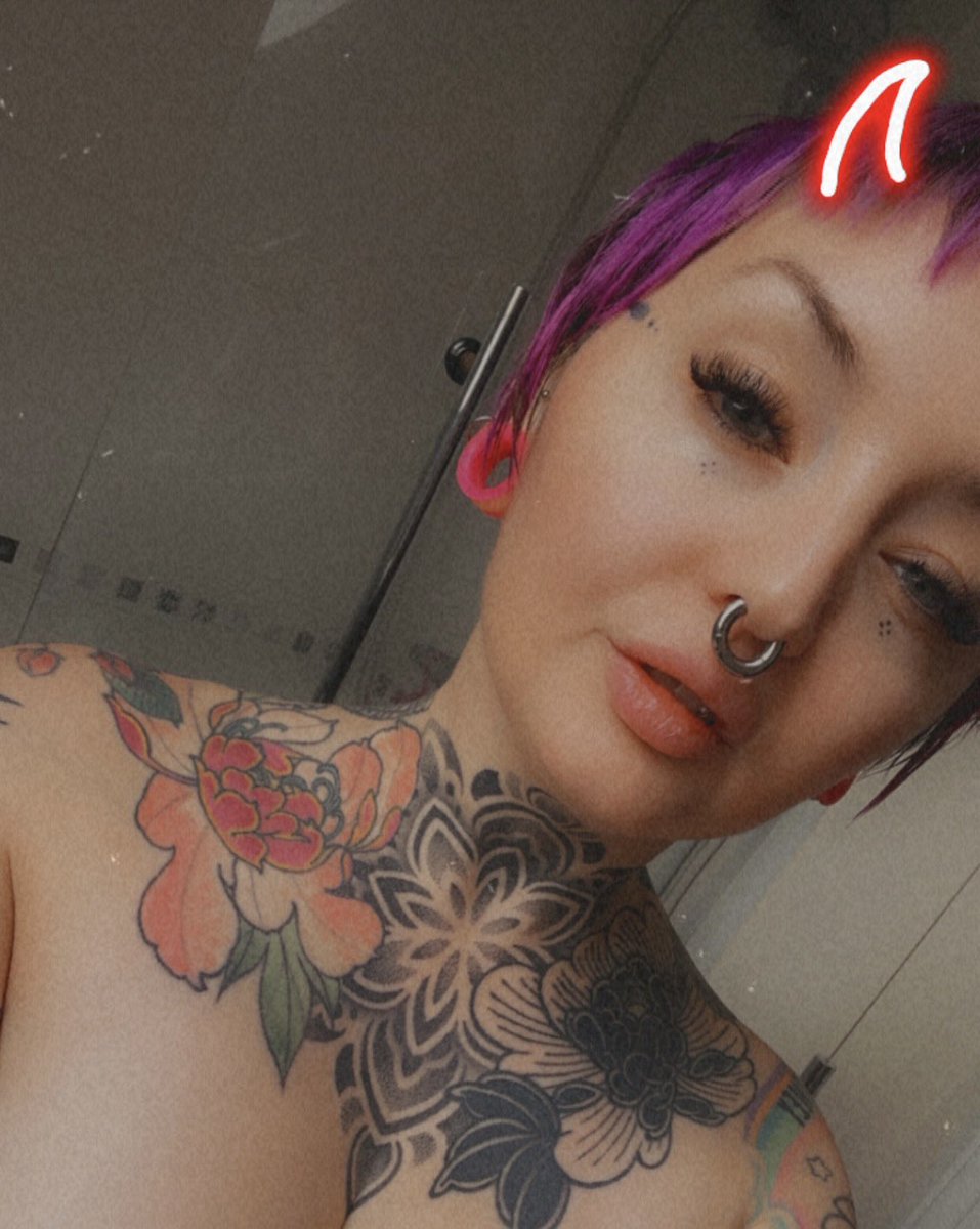 BarbaraB0F's tweet photo. Feeling 😈 today #15august2023 #spicy  #devious #HappyTuesday https://t.co/EwMNBNUzQ4