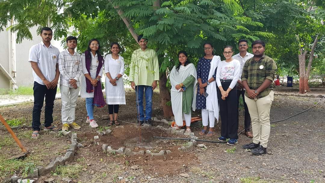 nssmkbu's tweet photo. #वसुधावंदन
#मेरी_माटी_मेरा_देश
 Tree Plantation by Department of  English, M K Bhavnagar University as a part of Independence Day Celebrations.
@_NSSIndia @narendramodi @Anurag_Office @nssgujarat @PMOIndia https://t.co/ugc7StTv44