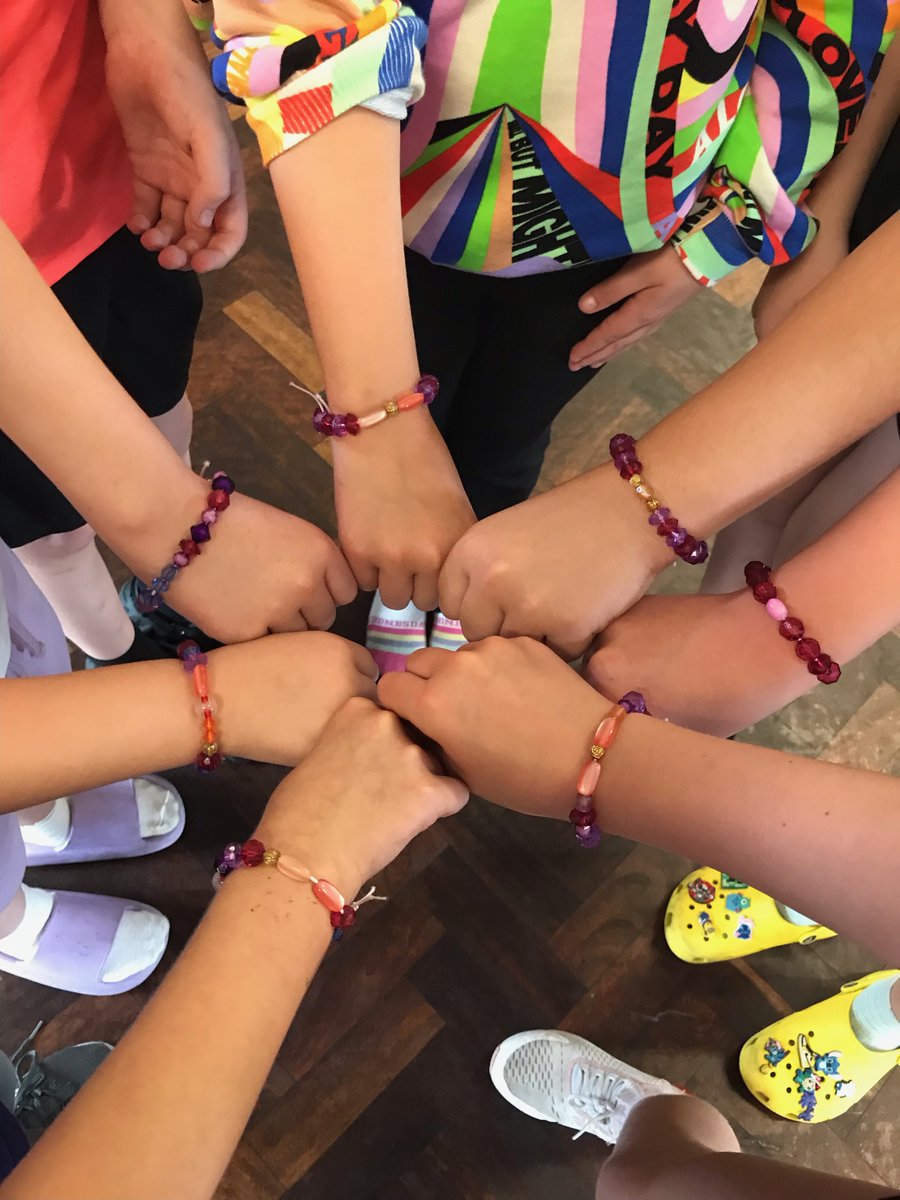 _Lifecentre's tweet image. More carnival fun with carnival beads! #concentrationface #HAF2023 #SalfordSummerOfFun